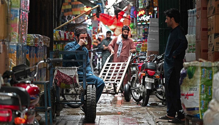 پیٹرول مہنگا ہونے سے کئی اشیا مہنگی ہوگئیں