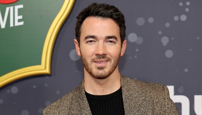 Kevin Jonas sends temperature soaring with shirtless workout clip