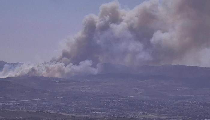 Simi Valley fire grows to over 1,000 acres, prompts evacuation orders