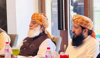 آج کی پارلیمنٹ کیا قوم کی نمائندہ ہے؟ یہ زبردستی کب تک چلے گی، مولانا فضل الرحمان 