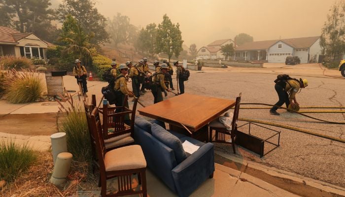 Sandy Fire forces 13,000 evacuations in Simi Valley as flames near Reagan Library