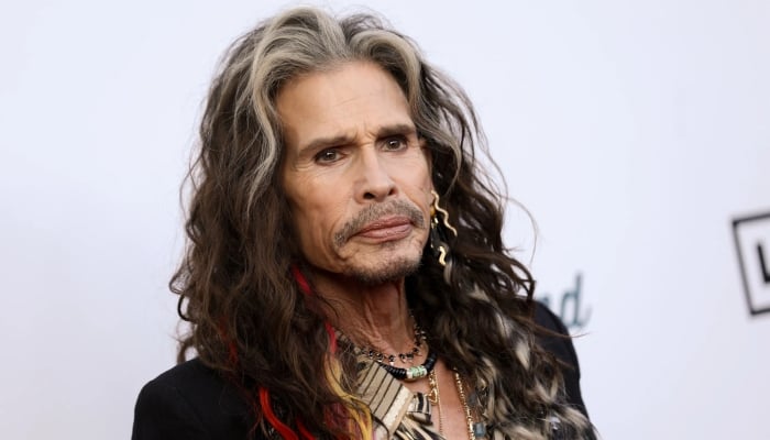 Steven Tyler charms fans with laid-back ice cream moment in hometown city
