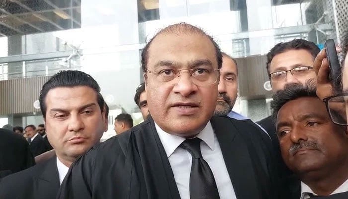 بیرسٹر سلمان صفدر—فائل فوٹو