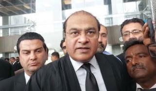  بانئ پی ٹی آئی کے وکیل سلمان صفدر بھی آنکھ کی بیماری کا شکار