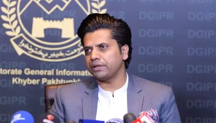 وزیرِ اطلاعات خیبر پختون خوا شفیع جان—فائل فوٹو