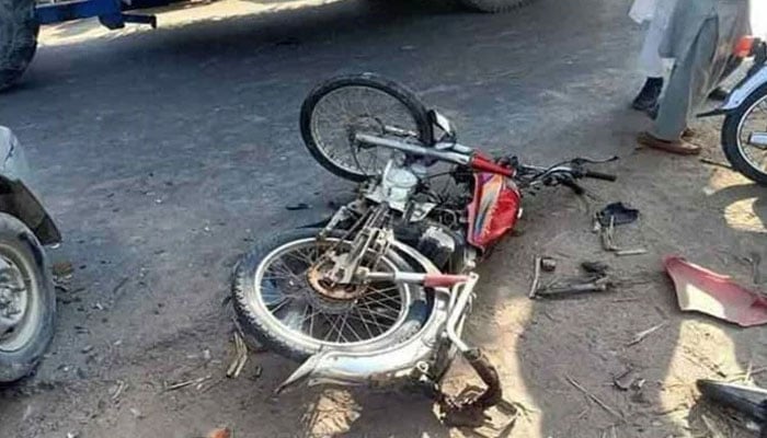 کراچی: لانڈھی میں کوچ کی ٹکر سے موٹرسائیکل سوار خاتون جاں بحق