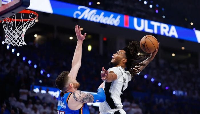 Stephon Castle posterizes Isaiah Hartenstein with ‘dunk of the playoffs’ in Game 2
