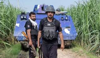 کشمور: کچے کے علاقے میں ڈاکوؤں کے متعدد ٹھکانے مسمار