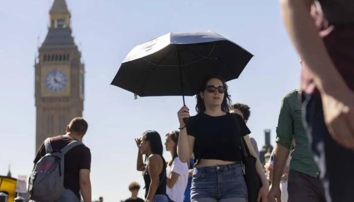 UK records hottest day since 2012 ahead of bank holiday, amber heat alerts issued