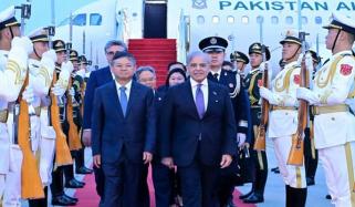 وزیراعظم ہانگژو پروگرام کے بعد بیجنگ پہنچ گئے، چینی صدر سے ملاقات کرینگے