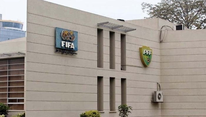 پاکستان فٹبال فیڈریشن کے سینیئر آفیشل ہراسانی کے الزام میں برطرف