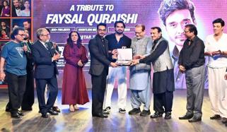 اداکار فیصل قریشی کے اعزاز میں شاندار ٹریبویٹ، لائف ٹائم اچیومنٹس ایوارڈ سے نوزا گیا
