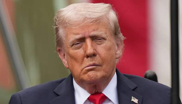 Trump to undergo medical exam at Walter Reed amid renewed health questions