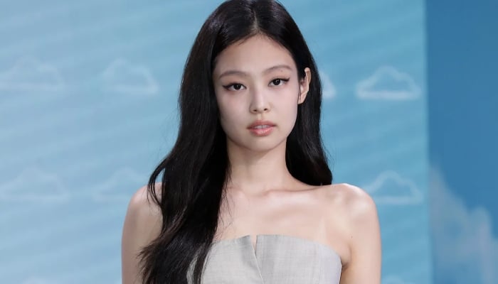 Jennie sparks buzz with unreleased track performance at fashion event: queen of kpop