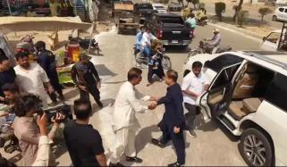 میئر کراچی کی کھلے مقامات پر آلائشیں پھینکنے والوں کیخلاف کارروائی کی ہدایت 