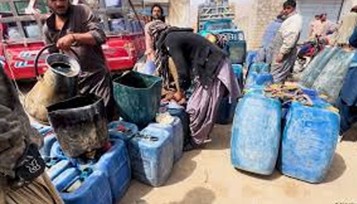 اوگرا کی کارروائی، لاکھوں لیٹر ذخیرہ شدہ پیٹرول اور ڈیزل ضبط کرلیا