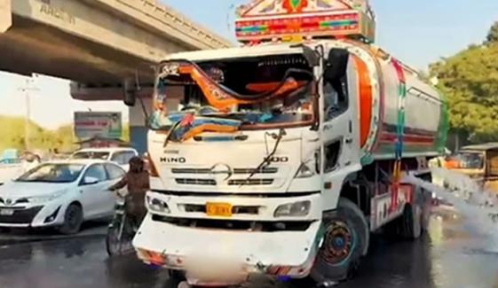 کراچی: کورنگی کراسنگ کے قریب ٹینکر کی سے موٹرسائیکل سوار جاں بحق، 2 زخمی