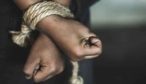 قصور، مزار کمال چشتی کے قریب نوجوان پر تشدد، اغوا بھی کیا، پولیس نے بازیاب کرالیا