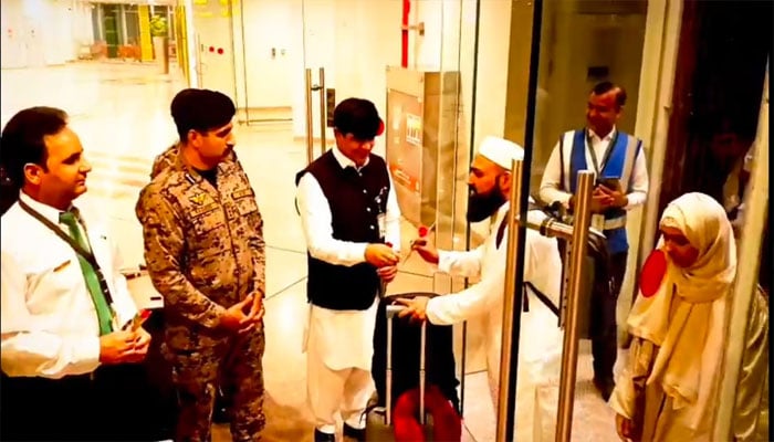 پی آئی اے نے بعد از حج آپریشن کا آغاز کردیا، پہلی پرواز اسلام آباد پہنچ گئی