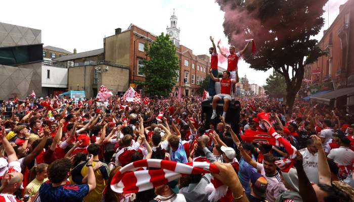 Arsenal trophy parade: Thousands descend on North London despite UCL miss
