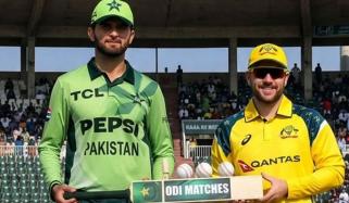 پاکستان اور آسٹریلیا کی کرکٹ ٹیمیں لاہور پہنچ گئیں