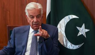 خواجہ آصف کا لیسکو کے خلاف ٹوئٹ، 3 اہلکار معطل 