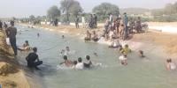کراچی: حب نہر میں نہانے پر پابندی کی خلاف ورزی، 35 سے زائد افراد گرفتار 