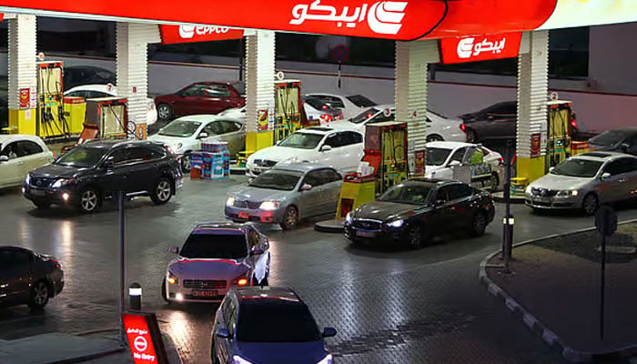 یو اے ای میں پیٹرول مہنگا کردیا گیا