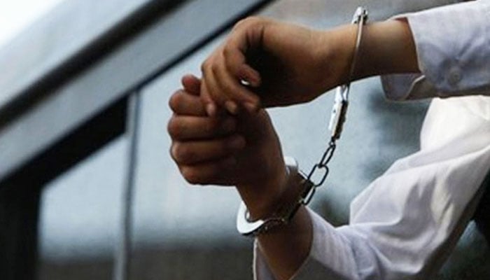 کراچی: ڈیفنس میں پولیس مقابلہ، ایس ایس پی کے بھائی کے گھر ڈاکہ مارنے والے ملزمان گرفتار
