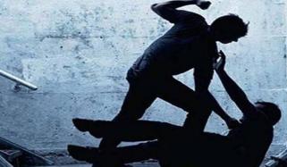 جہلم: مزدوری مانگنے پر مالکان نے تشدد کرتے ہوئے ملازم کی بھنویں و مونچھیں مونڈ دیں