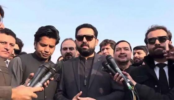راولپنڈی: سہیل آفریدی کے قافلے کو پولیس نے فیکٹری ناکے پر روک دیا