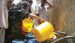 کراچی میں کئی ماہ سے جاری پانی کا شدید بحران ختم نہ ہو سکا