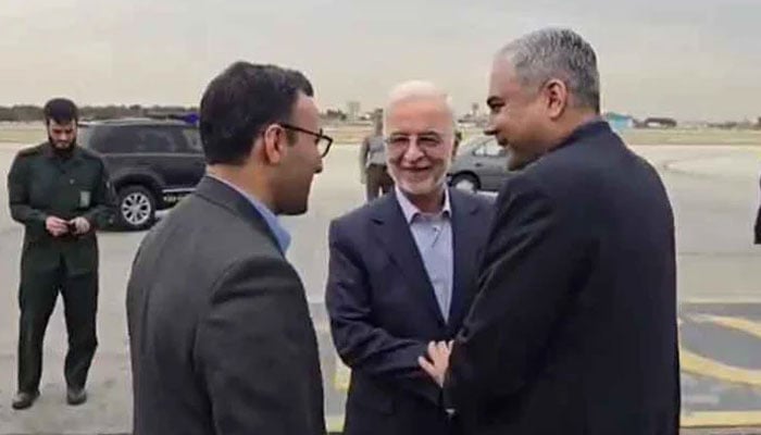 وزیر داخلہ محسن نقوی فیڈل مارشل عاصم منیر کا خصوصی پیغام لے کر ایران پہنچ گئے