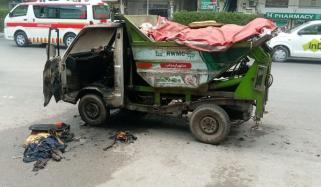 راولپنڈی: ستھرا پنجاب کی گاڑی میں آگ لگ گئی، گاڑی مکمل تباہ