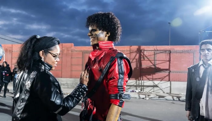Michael gives fans closer look at King of Pop’s signature style