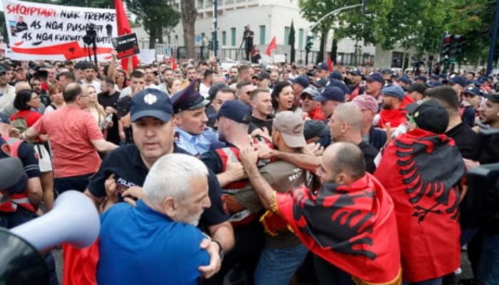 Albania protests: Thousands rally against Jared Kushner resort project