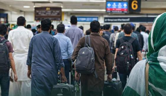 2025 میں7 لاکھ سے زائد پاکستانی روزگار کیلئے بیرون ملک گئے، 