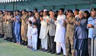 ہیلی کاپٹر حادثے میں شہید اہلکاروں کی نماز جنازہ، وزیراعظم اور فیلڈ مارشل کی شرکت