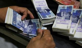 سرکاری ملازمین کی تنخواہوں میں 2 فیز میں اضافے کا امکان