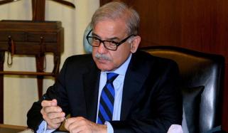 وزیراعظم نے بجٹ ڈاکیومنٹ پر دستخط کردیے