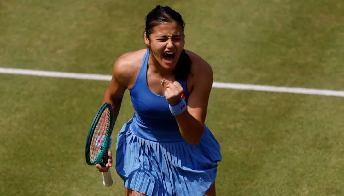 Emma Raducanu battles through injury scare, rain delays to make Queen’s final