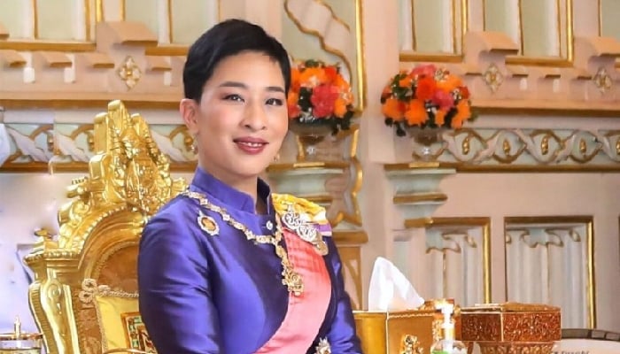 King and Queen hold special prayer ceremony to honor late Thai Princess Bajrakitiyabha