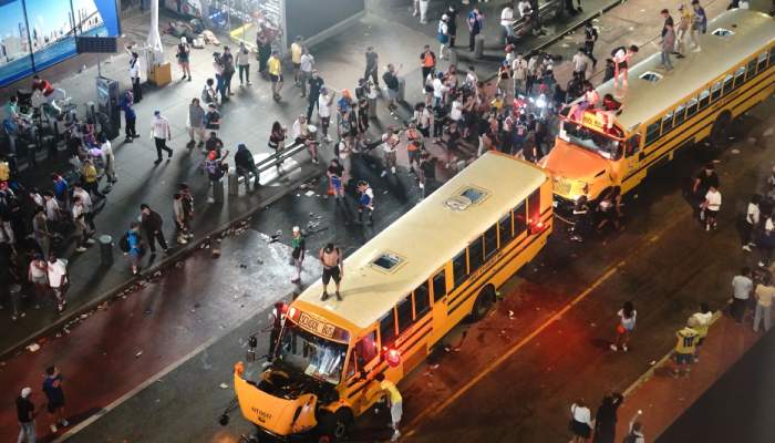 Knicks fans’ celebrations erupt into chaos in Manhattan: Teen shot, buses burned