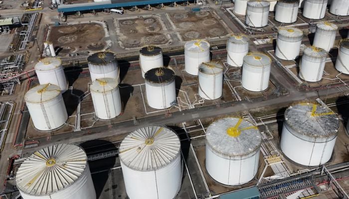Oil prices fall as US-Iran deal targets Strait of Hormuz