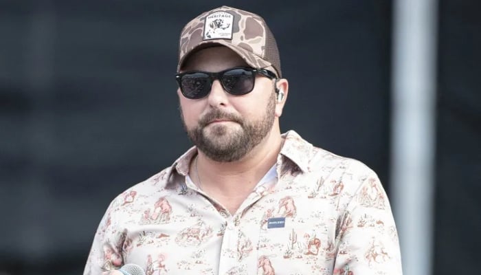 Why did Tyler Farr cancel his festival performance after farm incident?