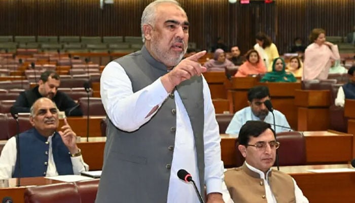 سابق اسپیکر قومی اسمبلی اور پی ٹی آئی کے رہنما اسد قیصر—فائل فوٹو