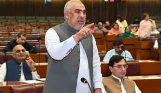 خواجہ آصف بتائیں 8 فروری 2024ء کا الیکشن کیا ان کے ضمیر پر بوجھ نہیں؟ اسد قیصر