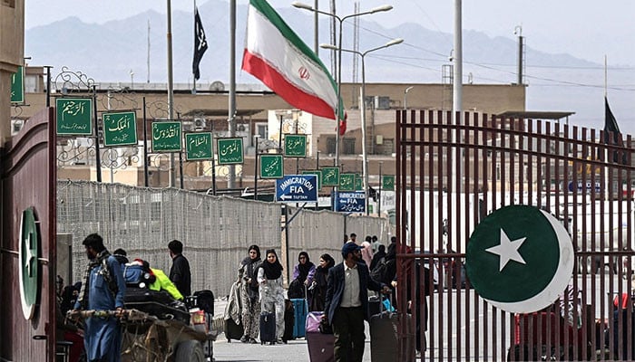 Pakistan, Iran agree to increase trade volume to $10 billion