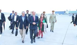 وزیرِ اعظم شہباز شریف کچھ دیر بعد سوئٹزر لینڈ روانہ ہوں گے