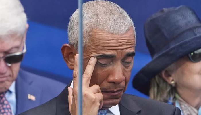 Barack Obama wipes away tears after Michelle Obama’s emotional tribute in Chicago